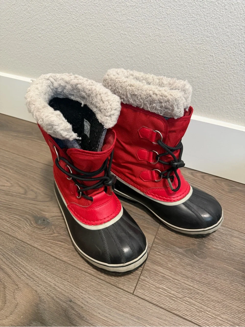 SOREL red and black snow boots waterproof with washable inserts size USA 5